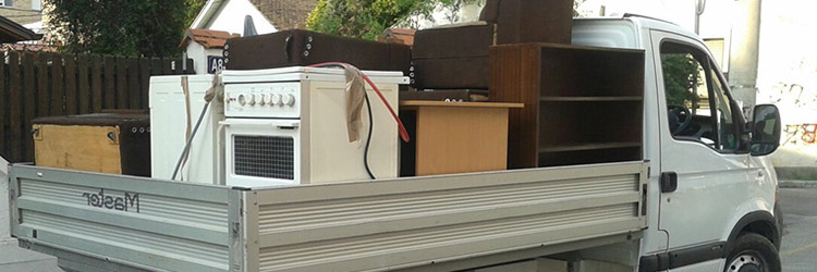 Odnošenje starog nameštaja Novi Beograd